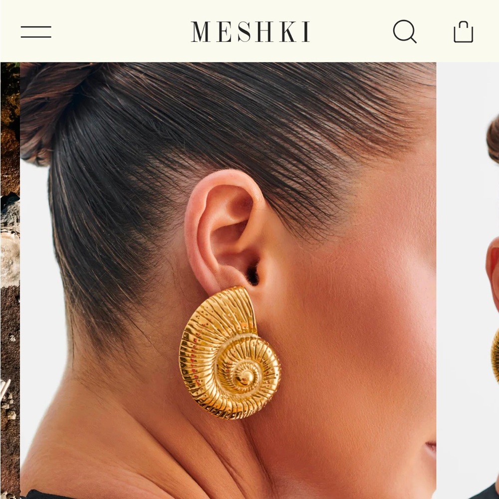 Meshki siren shell earrings NWT in box gold ✨